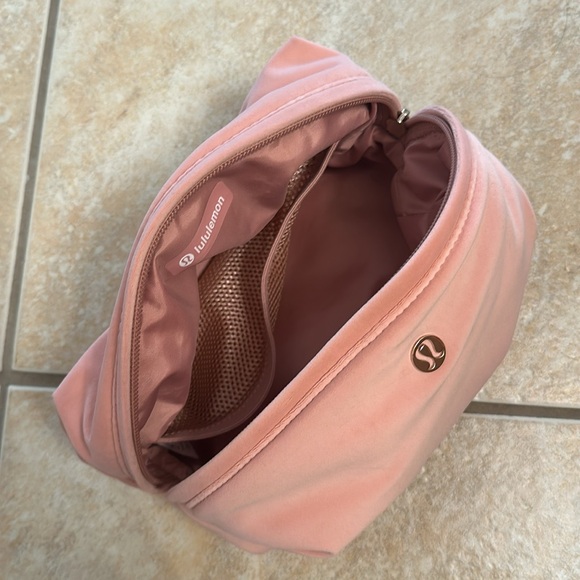 Feeling Ready Velour Pouch 3.5 L - Picture 5 of 6